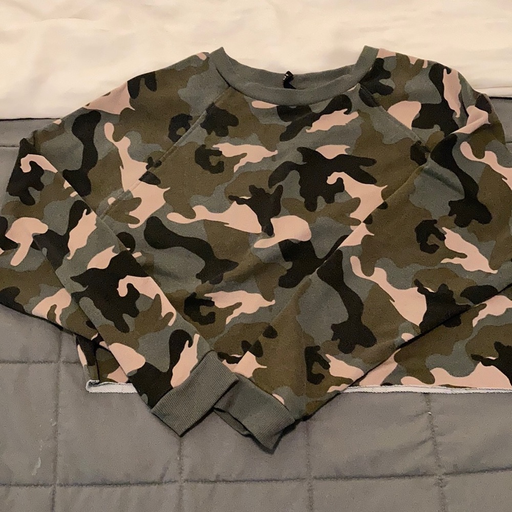 H&M Camo Crop Sweatshirt